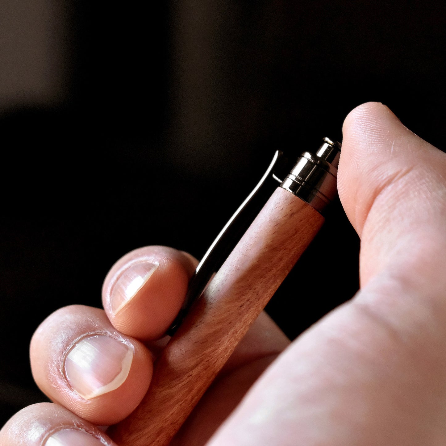 BALLPOINT PEN KNOCK