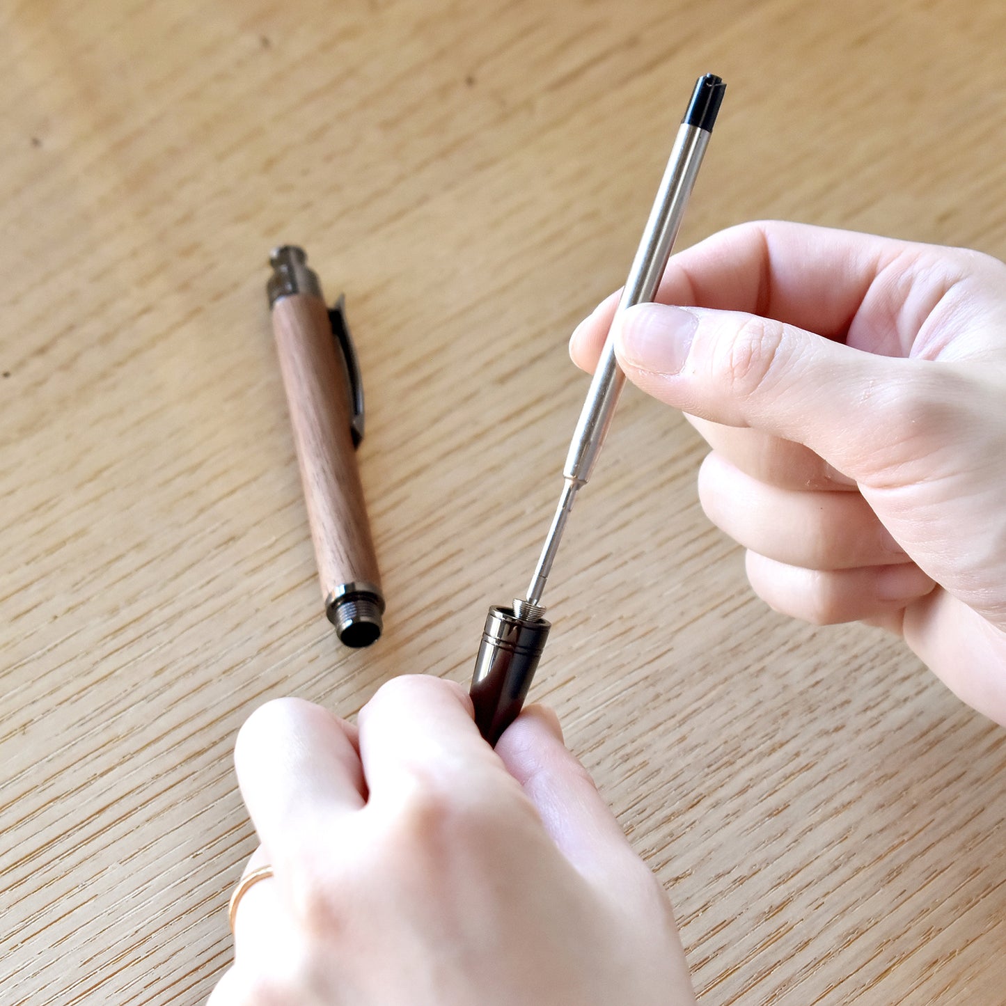 BALLPOINT PEN KNOCK