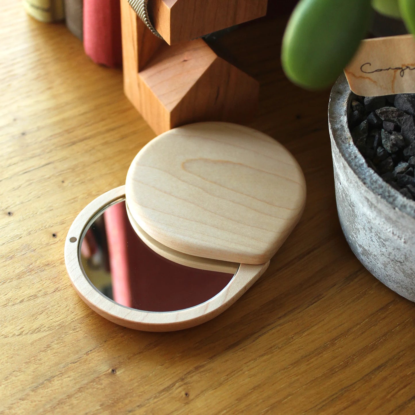 Compact Mirror