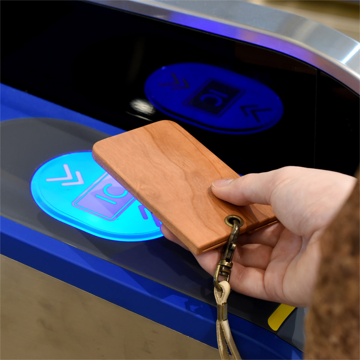 IC-Pass Case Eyelet