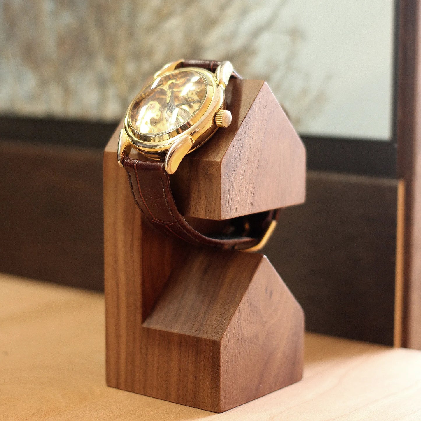 WatchStand House