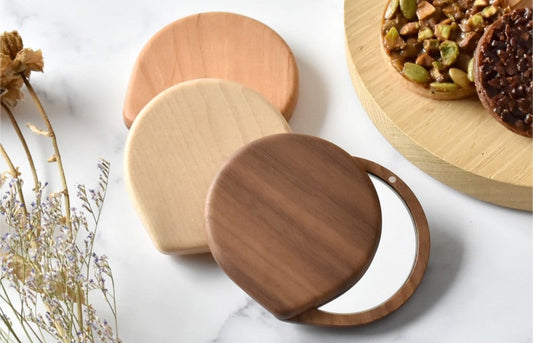 Weekly Picks: Compact Mirror