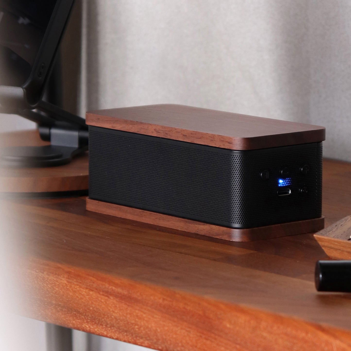MOBILE SPEAKER