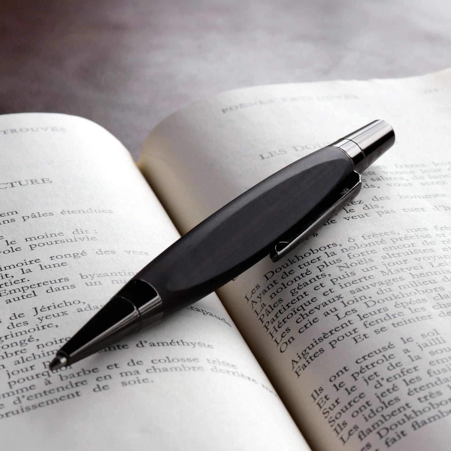 TRIANGLE BODY BALLPOINT PEN