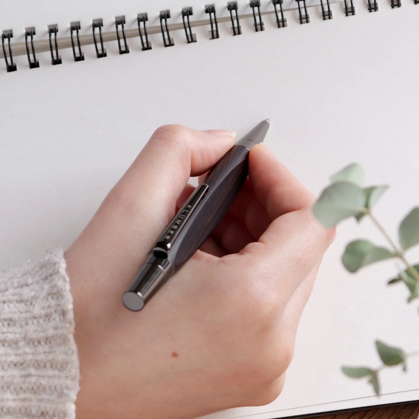 TRIANGLE BODY BALLPOINT PEN